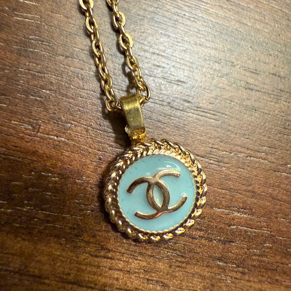 Chic Gold And Blue Pendant Necklace